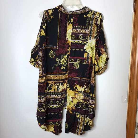 NWT Unique Spectrum Cold Shoulder Hi-Lo Button Up Top 1X, 2X, 3X PLUS SIZE - Picture 9 of 9